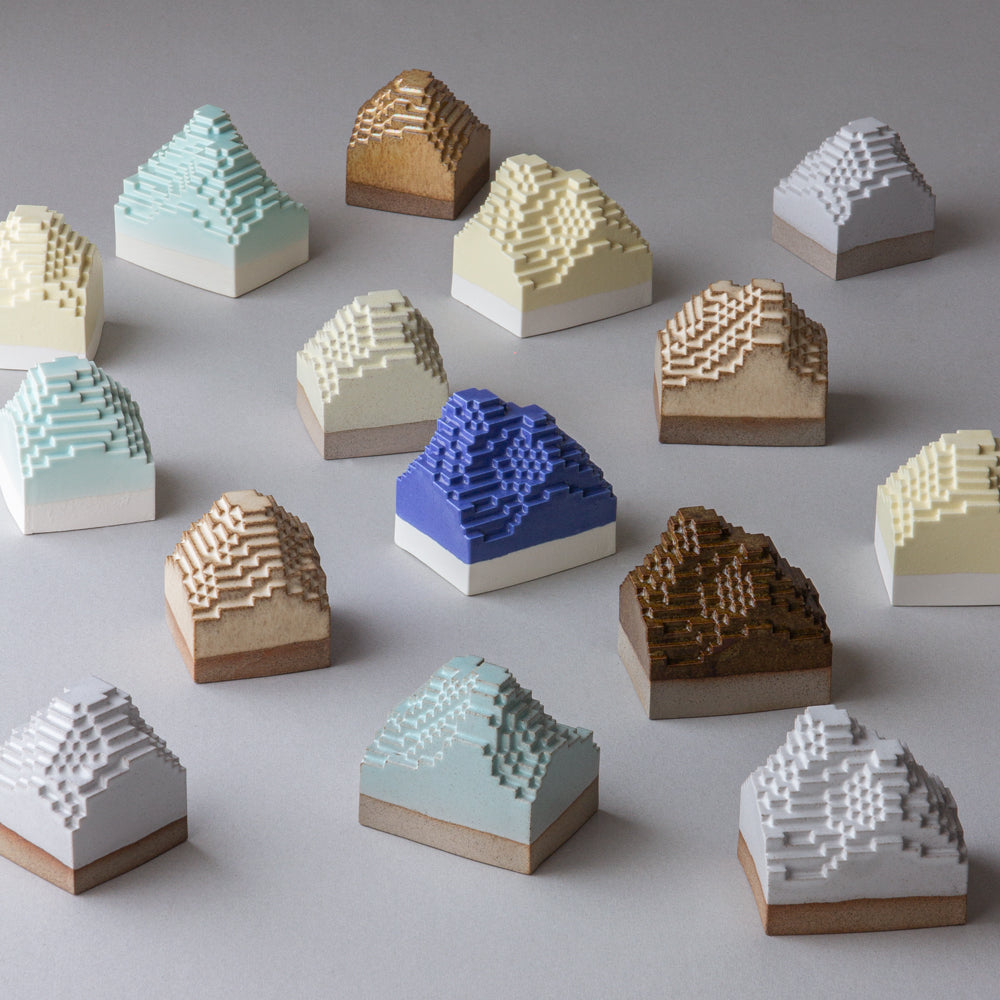 Voxel Piece (L) / Brown clay × White
