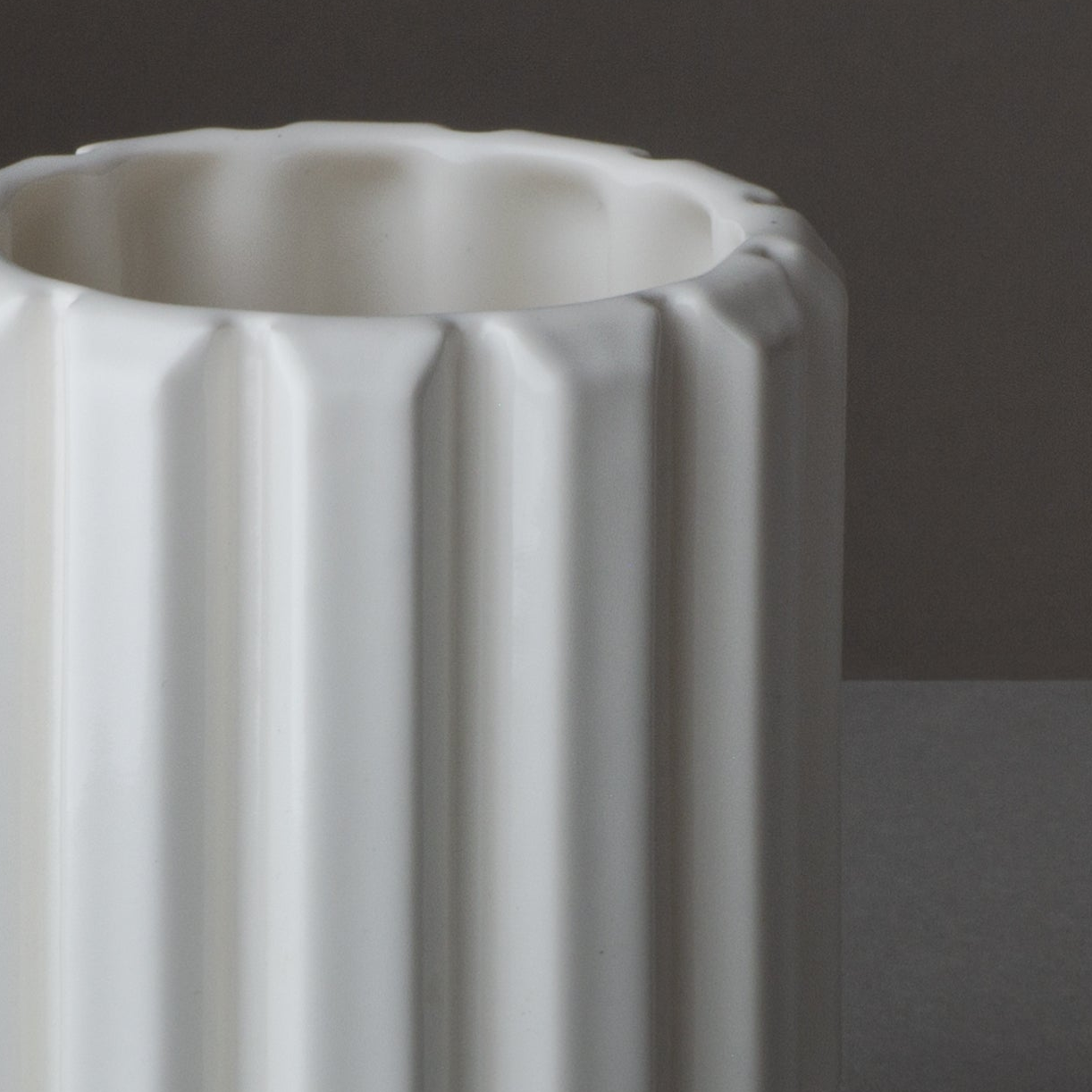 Tube / Glossy White