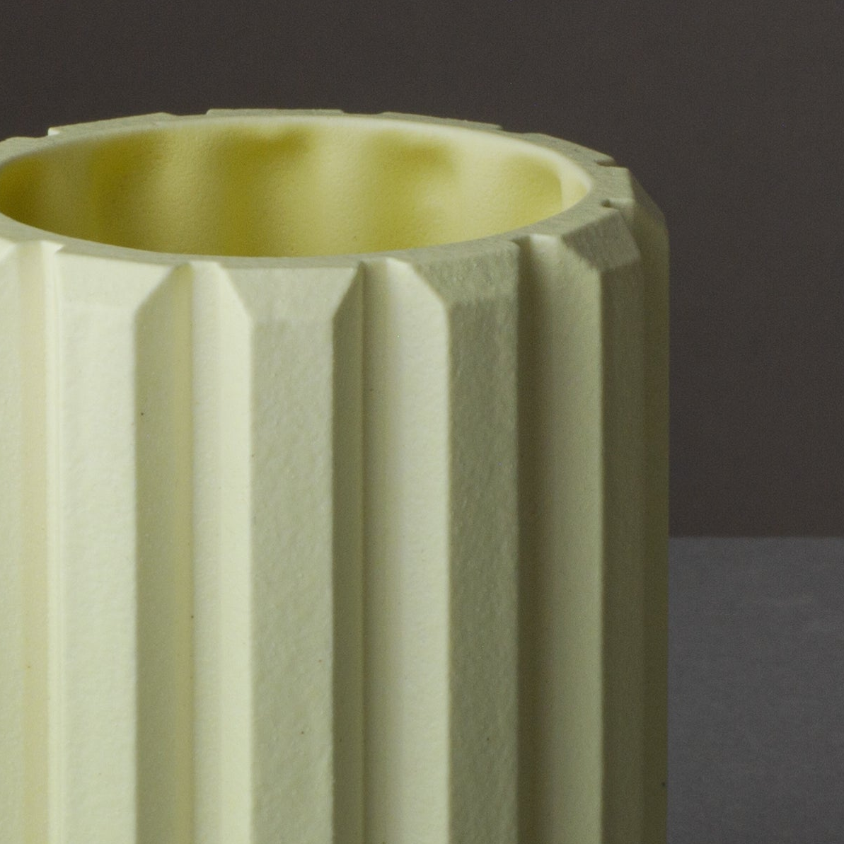 Tube / Lemon yellow