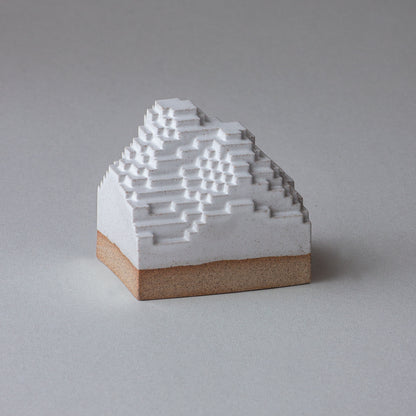 Voxel Piece (L) / Brown clay × White