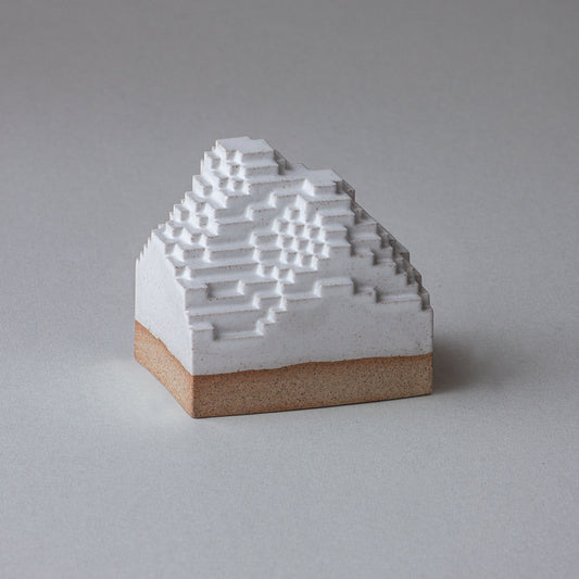 Voxel Piece (L) / Brown clay × White