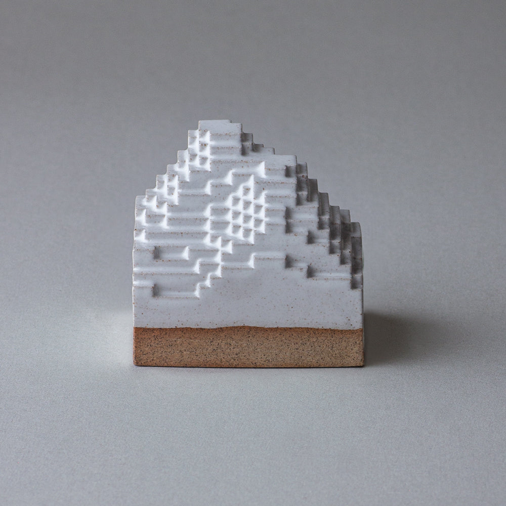 Voxel Piece (L) / Brown clay × White