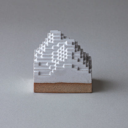 Voxel Piece (L) / Brown clay × White